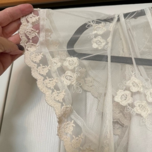 ANTHROPOLOGIE Cream Lace Flutter Sleeve Romantic Fairy Boho Gypsy Blouse Cami S - Picture 7 of 16